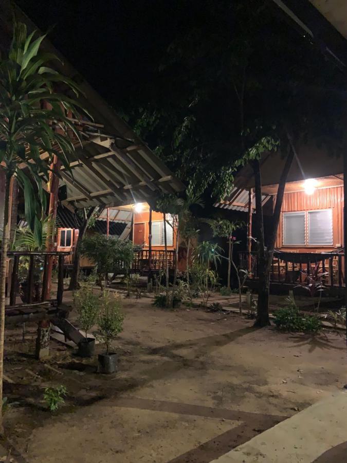 Montra Long Beach Bungalows Ko Lanta 外观 照片